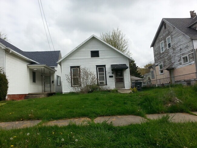 Building Photo - 2 Bedroom 1 bath