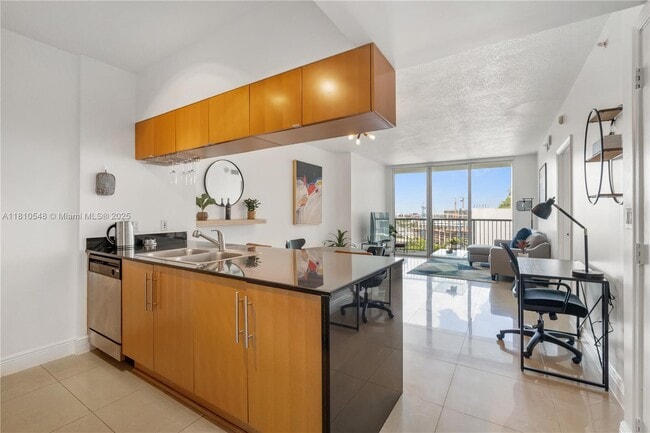 Foto del edificio - 1750 N Bayshore Dr
