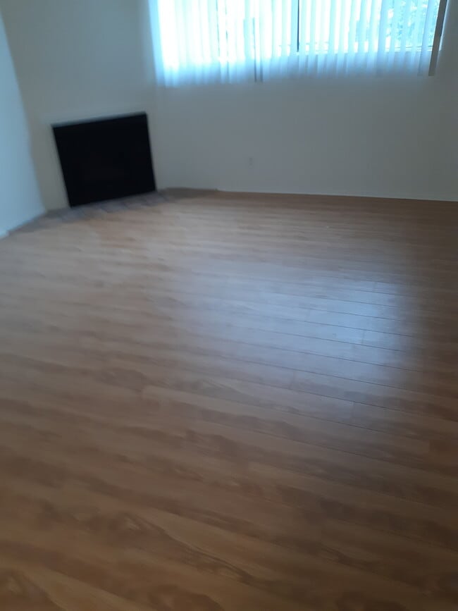 living room - 112 W Acacia Ave