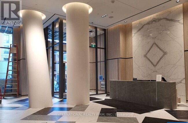 Photo du bâtiment - 395-5395 Bloor St E