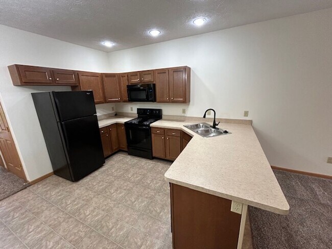 Foto del edificio - Executive Ranch Condo with 1 Bedroom, 1 Bath, and 1-Car Attached Garage in Troy, Ohio