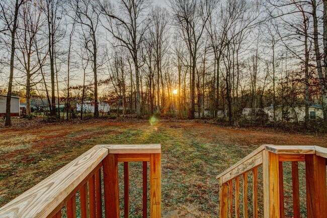 Foto del edificio - 1400 Maiden Wood Cir