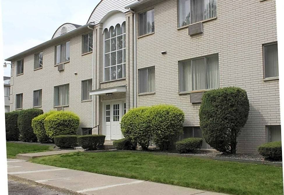 Primary Photo - Country Club Manor Apartments