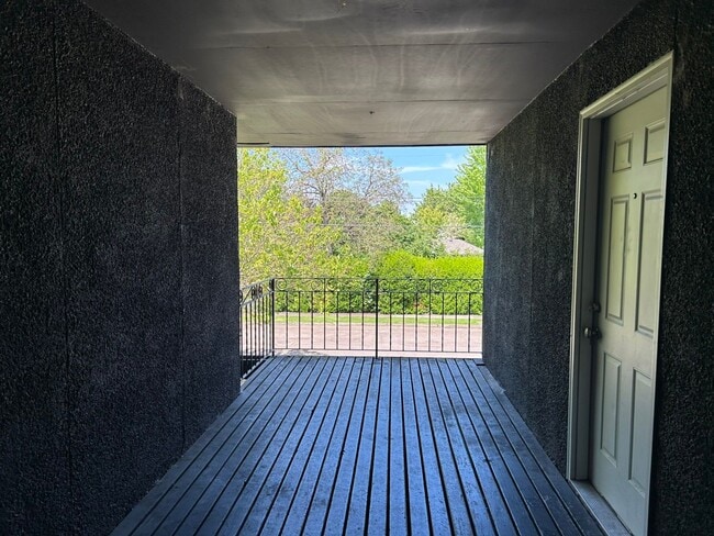 Foto del edificio - NO APPLICATION FEE AND FREE FIRST MONTHS RENT!! Cozy 2 Bed, 1 Bath Apartment Near Downtown Albany...