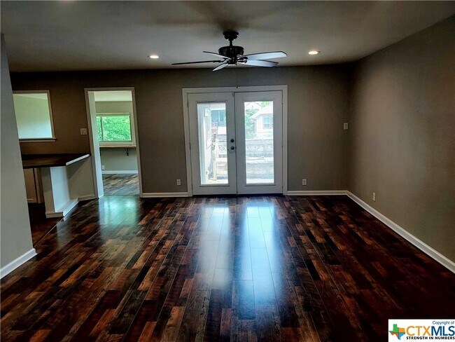 Building Photo - 960 Spring Hill Dr