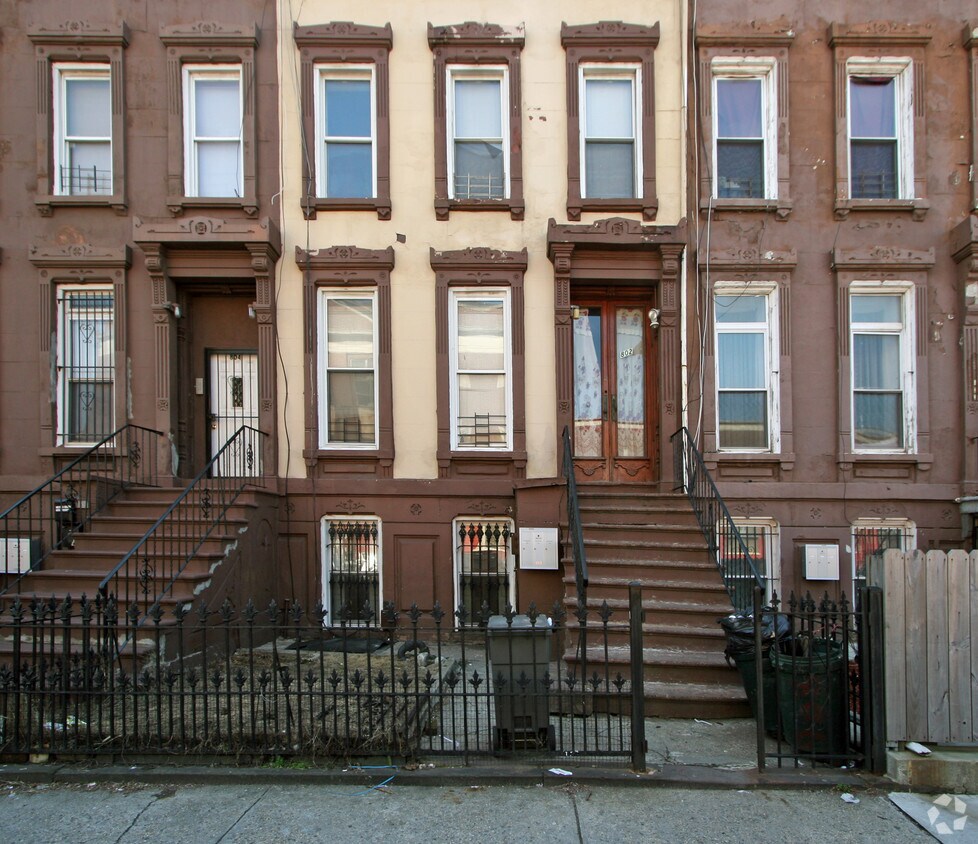 Building Photo - 802 Lafayette Ave