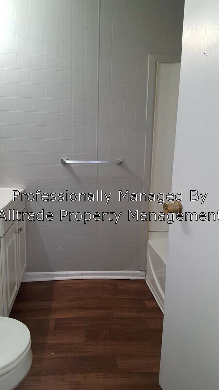 Foto del edificio - 3752 Powell Ave