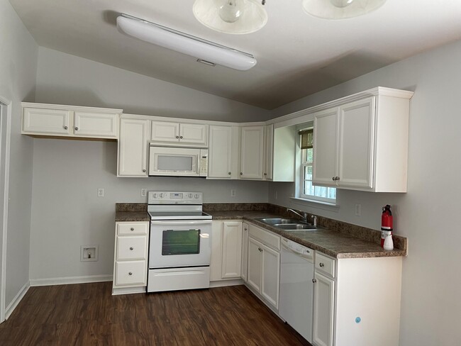 Building Photo - 154 Fox Haven Dr