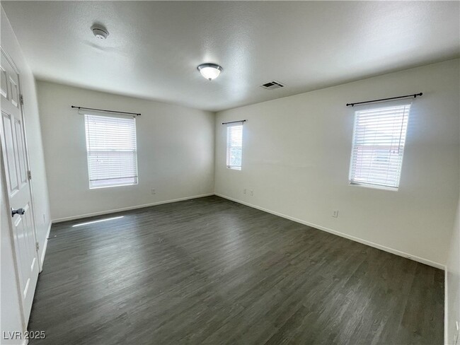 Building Photo - 1836 N Luna Alegre St