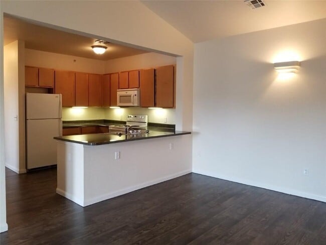 Building Photo - 2200 Classen Blvd