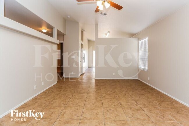 Foto del edificio - 3621 Walnut Wood St