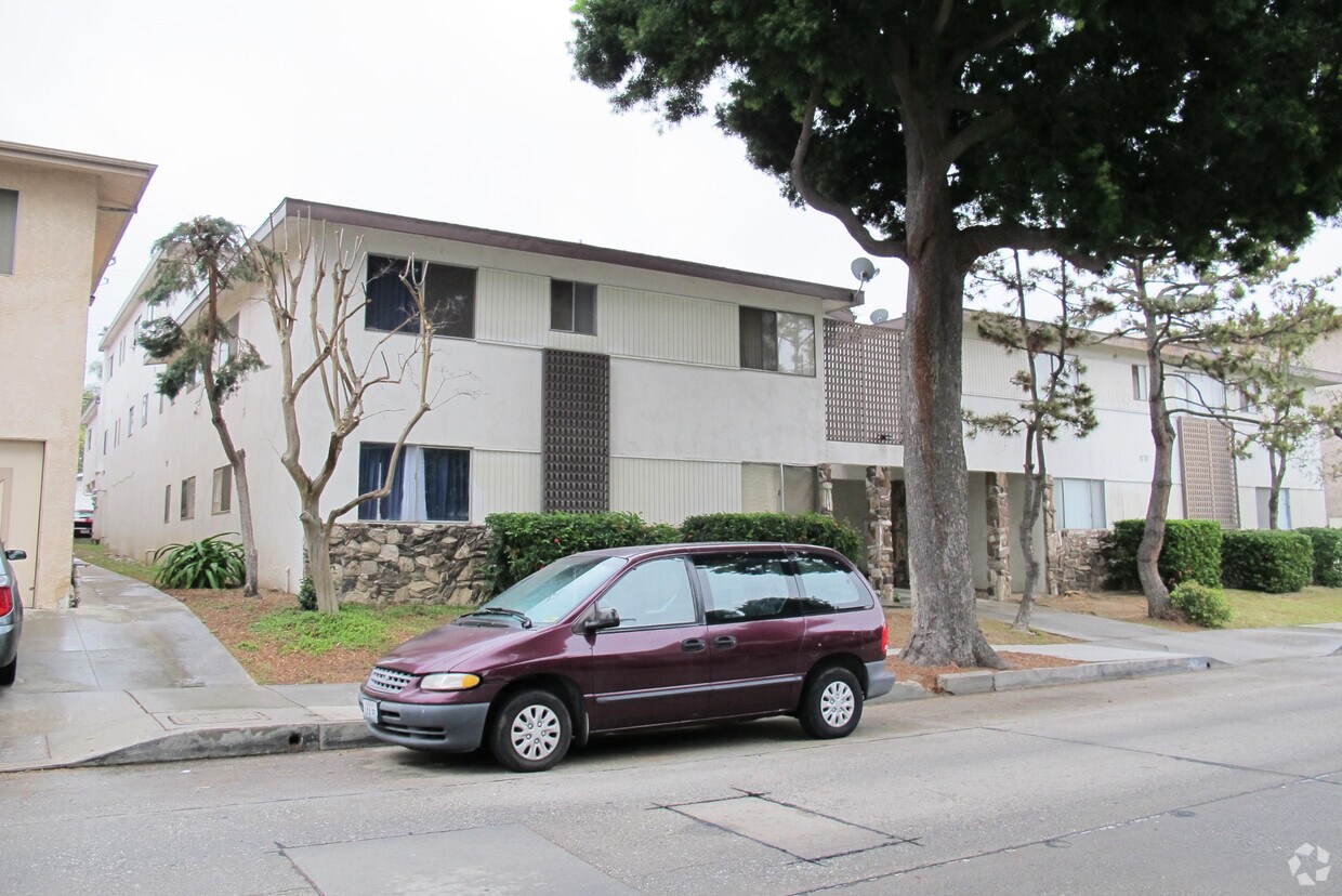 Foto principal - 6308 Comstock Ave