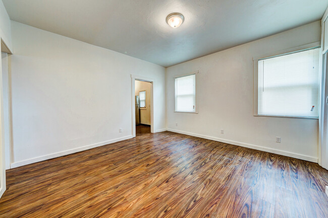 Building Photo - Available August - Renovated 2+ Bedroom Ho...