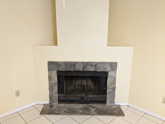 Building Photo - 8049 Colonnade Ct E