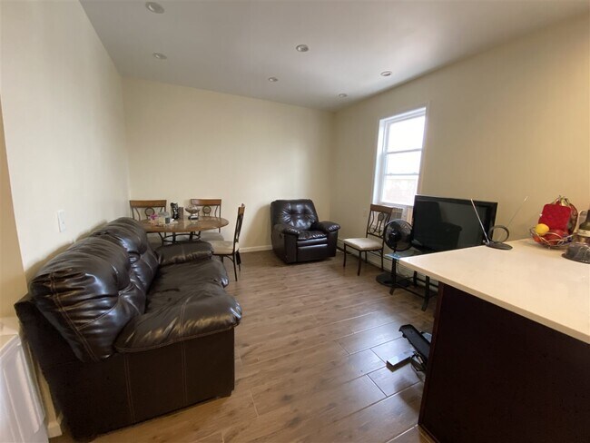 Foto del edificio - 4617 Cottage Ave