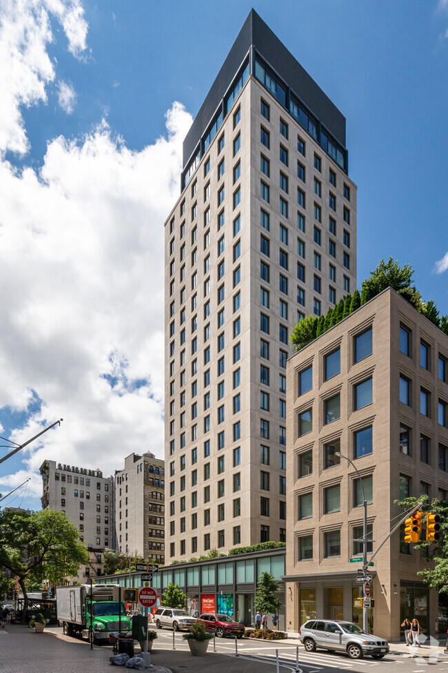 Building Photo - 21 E 12th St