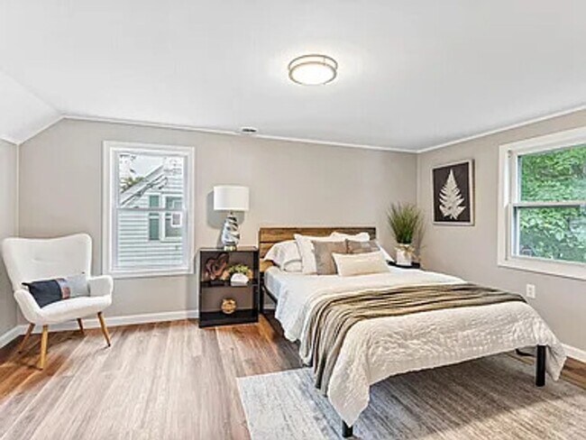 Building Photo - Spacious 3-Bedroom, 2-Bathroom Home in Fai...