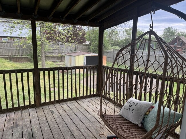 Building Photo - Croaker