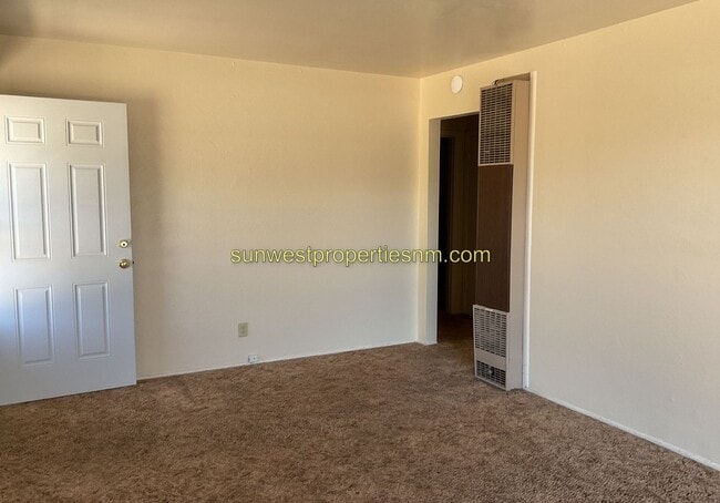 Building Photo - 2 Bedroom, 1 Bath