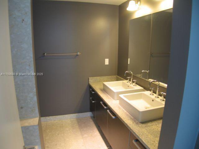 Foto del edificio - 185 SW 7th St