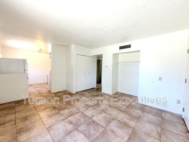 Building Photo - 4901 E Pima St