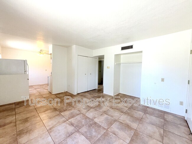 Foto del edificio - 4901 E Pima St