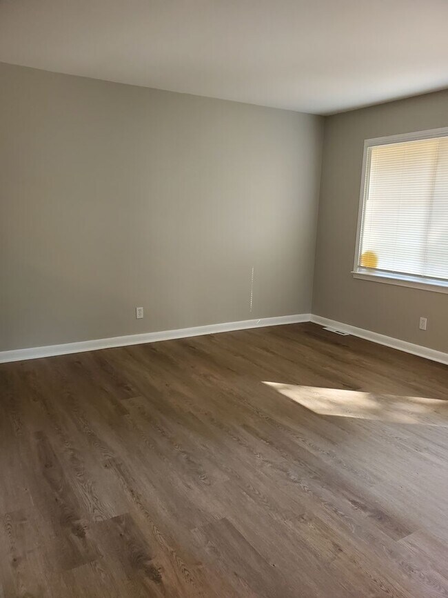 Building Photo - Cavalier Manor