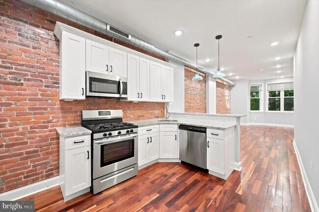 Building Photo - 3220 W Diamond St