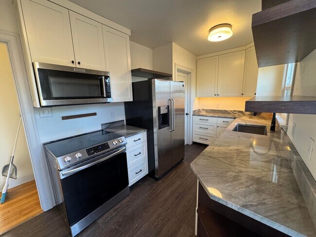 Foto del edificio - Charming University District Home - 4 Bedrooms, 2 Bathrooms