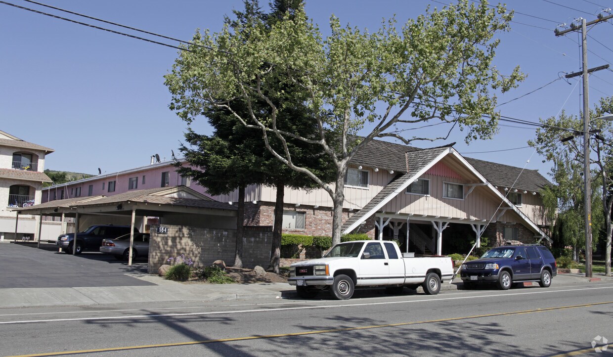 Primary Photo - 562 Bancroft Ave