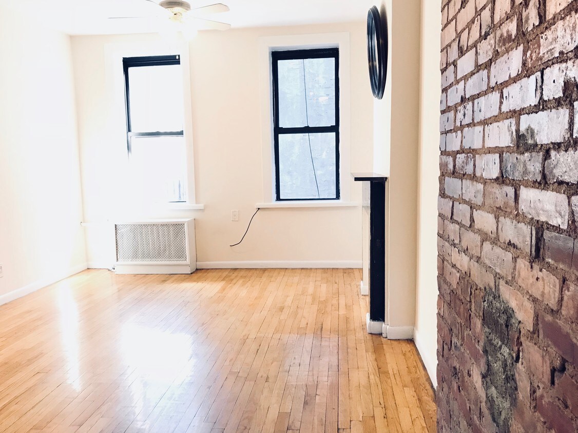 Primary Photo - 1372 1st Avenue