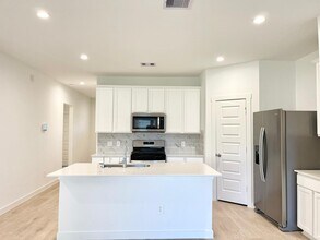 Building Photo - 30007 Foxtail Pne Ct