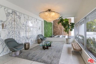 Foto del edificio - 8787 Shoreham Dr