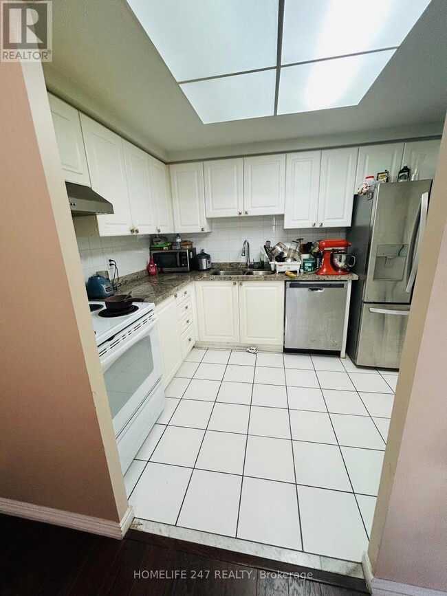 Photo du bâtiment - 135-2135 Hillcrest Ave