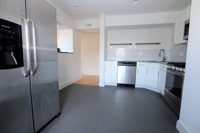 Foto del edificio - Newly renovated 2 bedroom/1bath in Manayun...