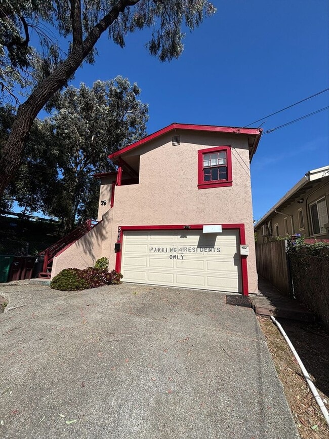 Building Photo - 564 44th St