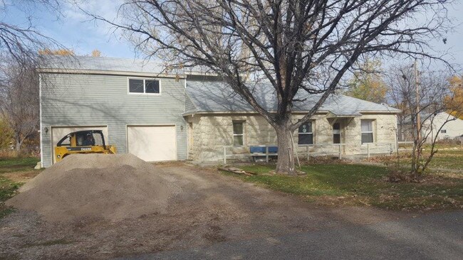 Building Photo - 618 E Street/Stone House
