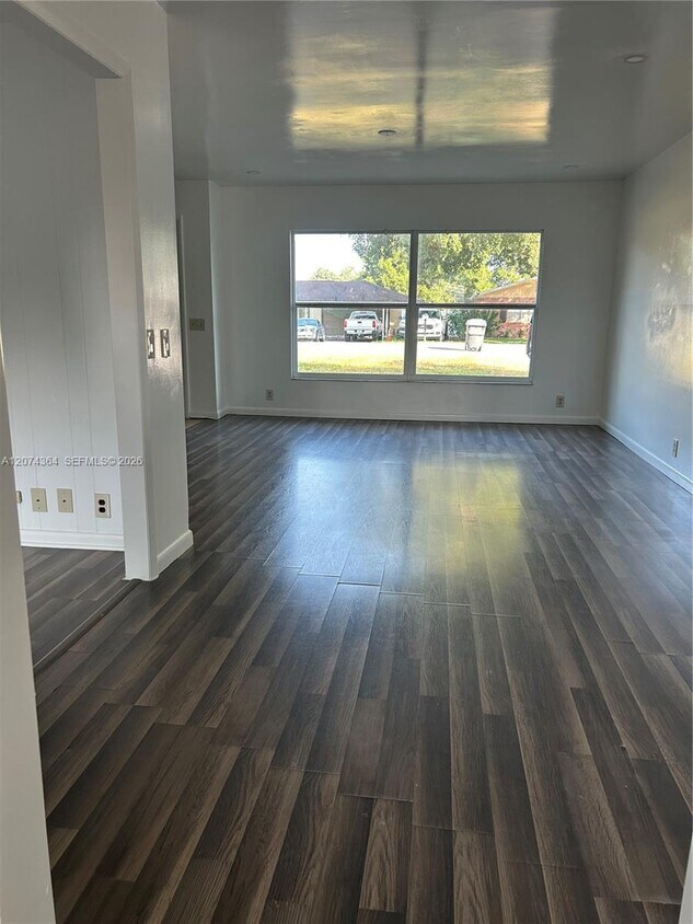 Building Photo - 110 Broward Dr