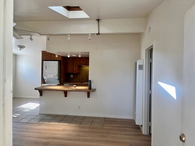 Building Photo - 1391 Baker St