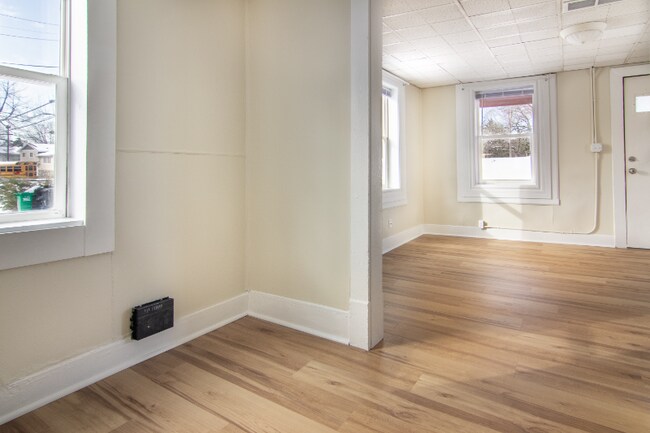 Foto del edificio - 1038 Summer St NE