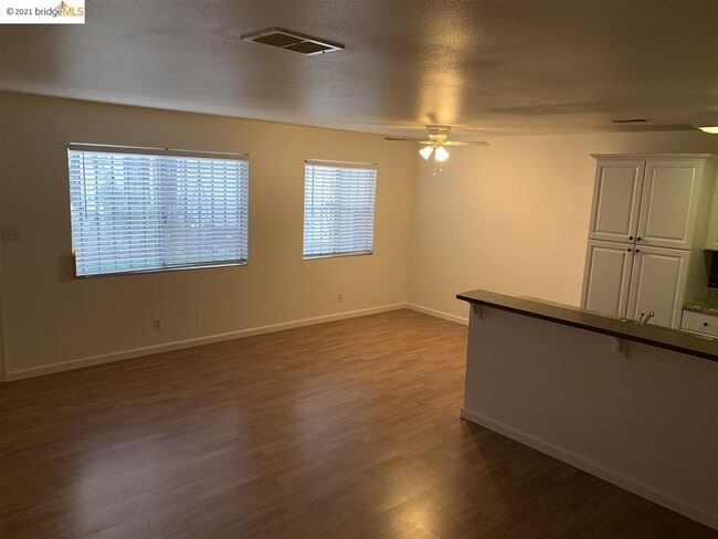 Building Photo - 2205 Lemontree Way