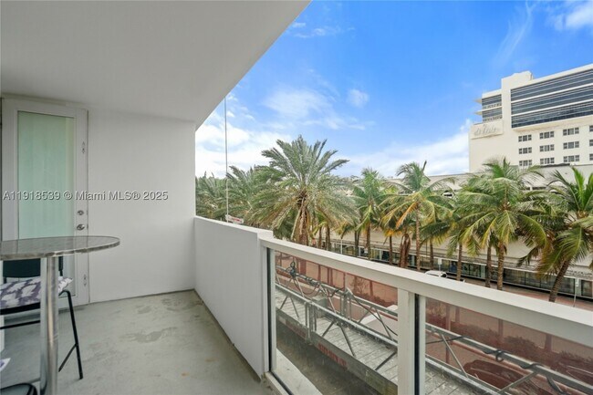 Foto del edificio - 100 Lincoln Rd