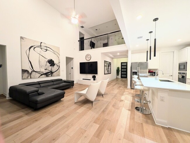 Building Photo - 1113 Villa Rialto View