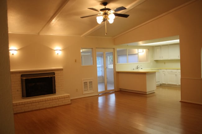 Building Photo - 5006 Green Oaks Dr