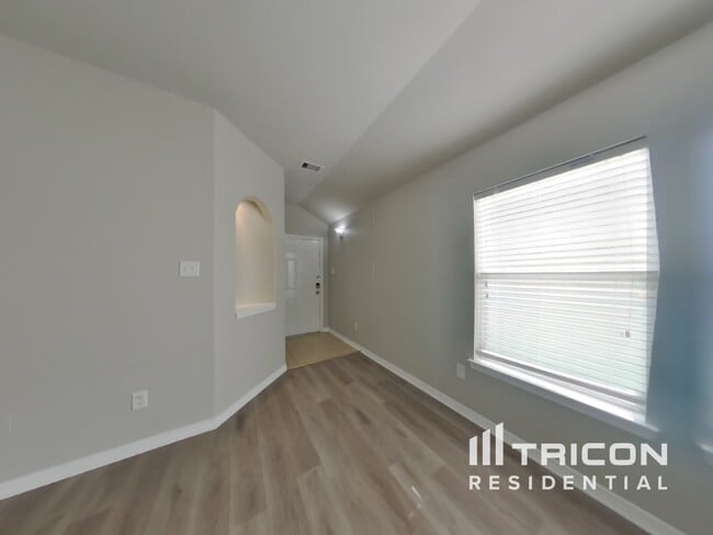 Building Photo - 318 Annatto Ln