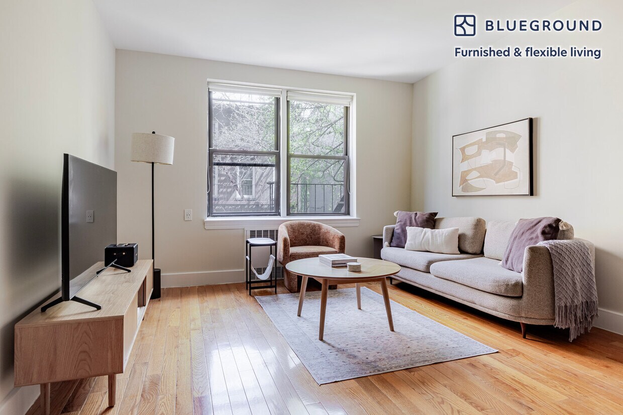 Foto principal - 108 W 15th St