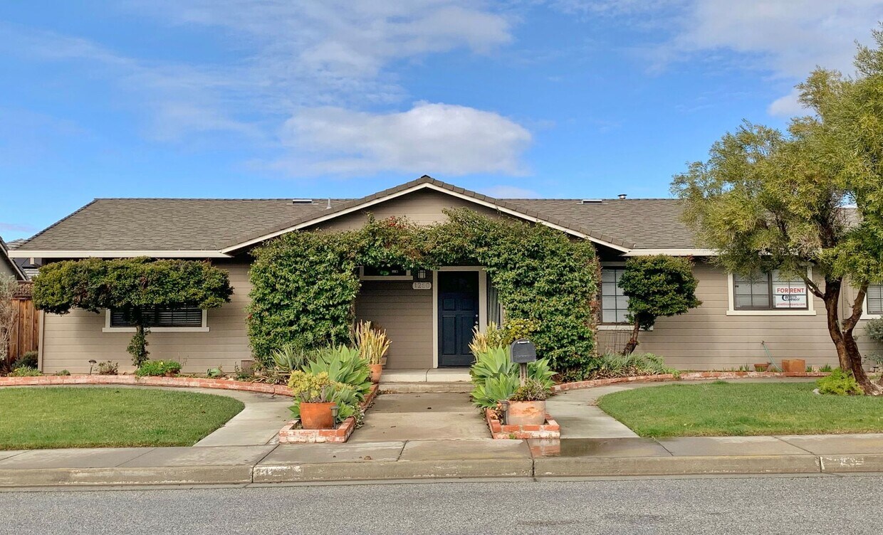 Primary Photo - Single Story Home in Hollister