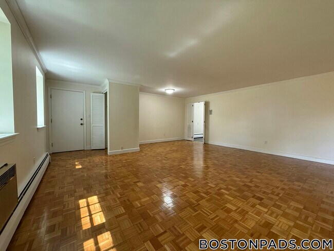 Foto del edificio - 32 Worthen Rd