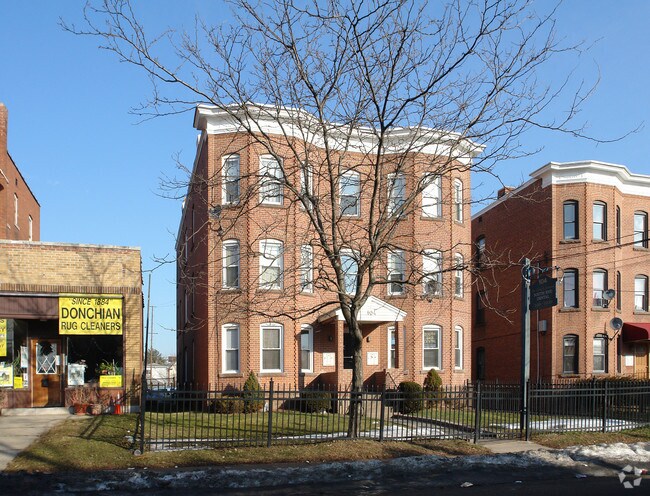 Building Photo - 104 Preston St