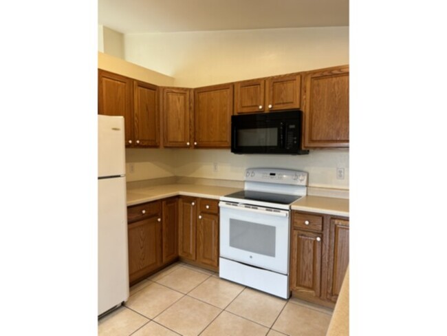 Foto del edificio - Large 2-bedroom 2 bath Apartment SE Cape!